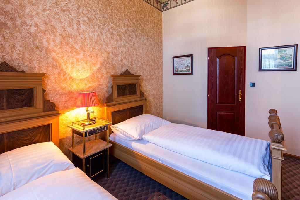 Hotel Continental Plzen Bagian luar foto