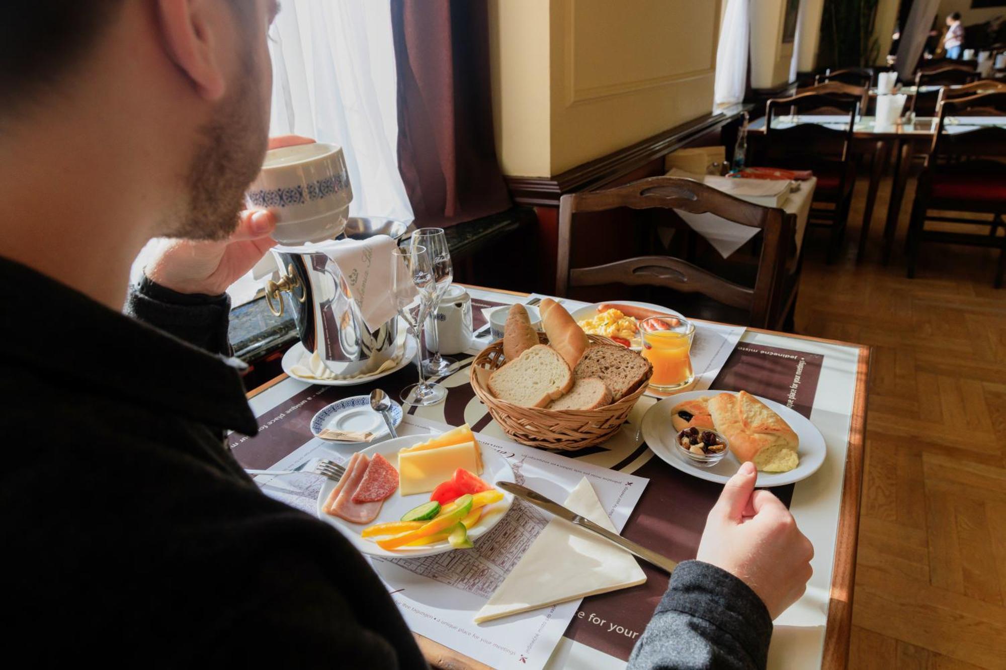 Hotel Continental Plzen Bagian luar foto