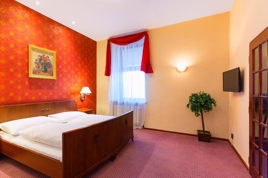 Hotel Continental Plzen Bagian luar foto