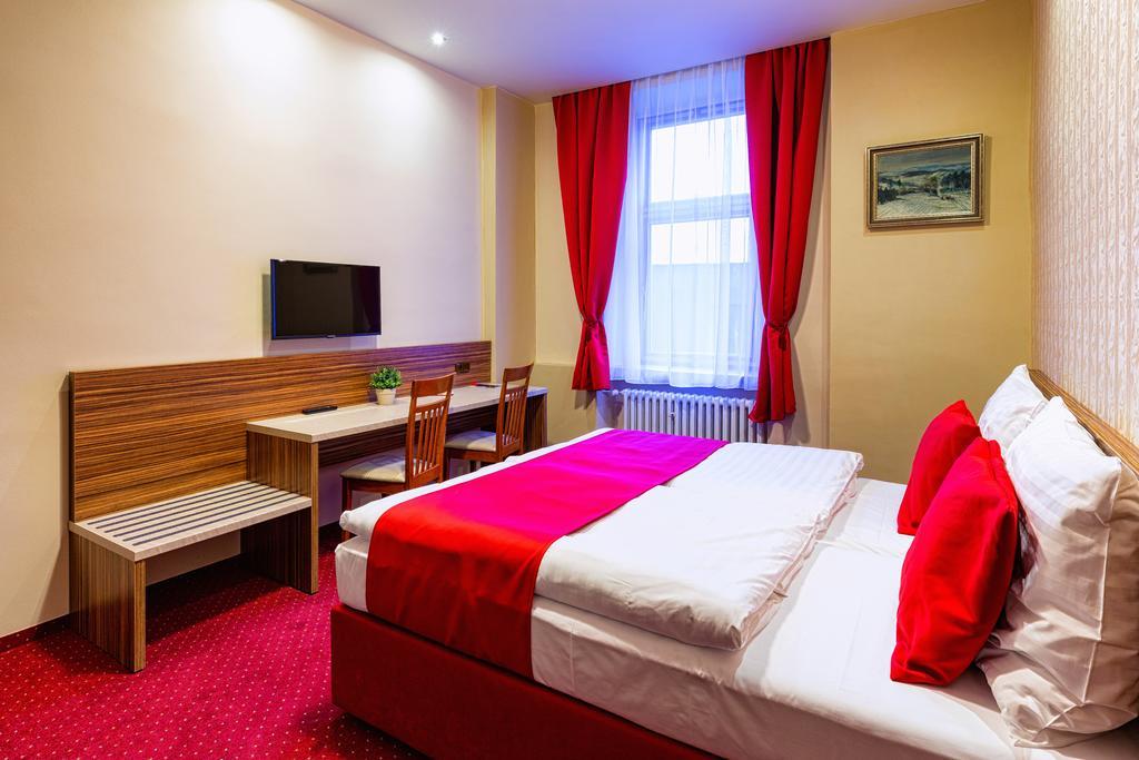 Hotel Continental Plzen Bagian luar foto