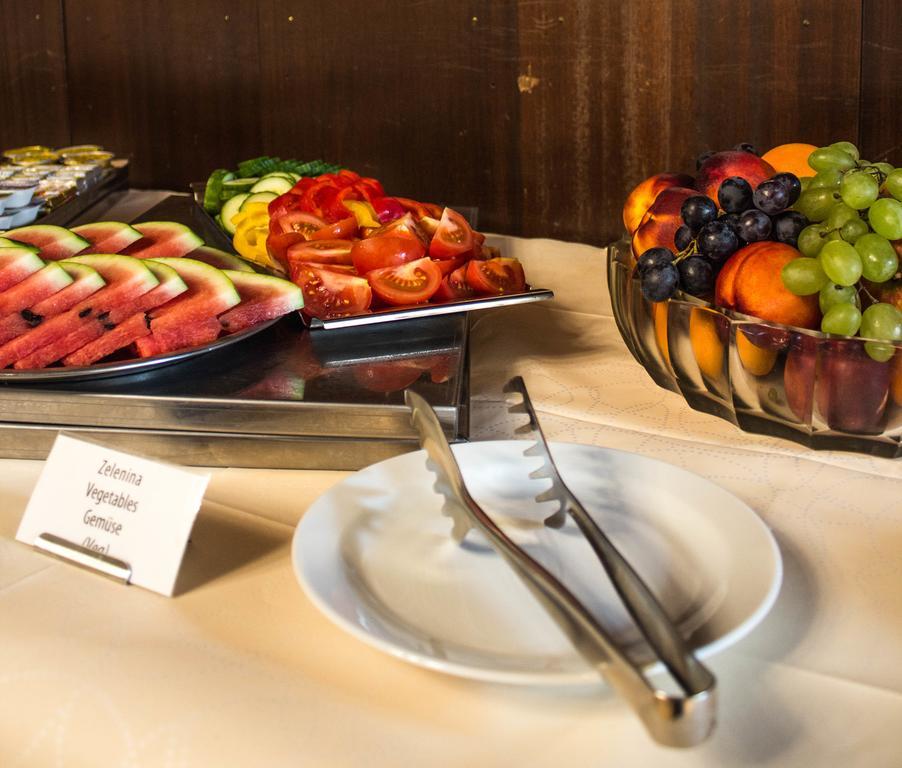 Hotel Continental Plzen Bagian luar foto
