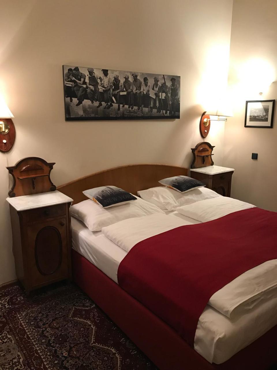 Hotel Continental Plzen Bagian luar foto